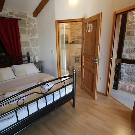 Summer House Sammon