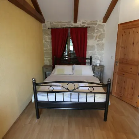 Summer House Sammon